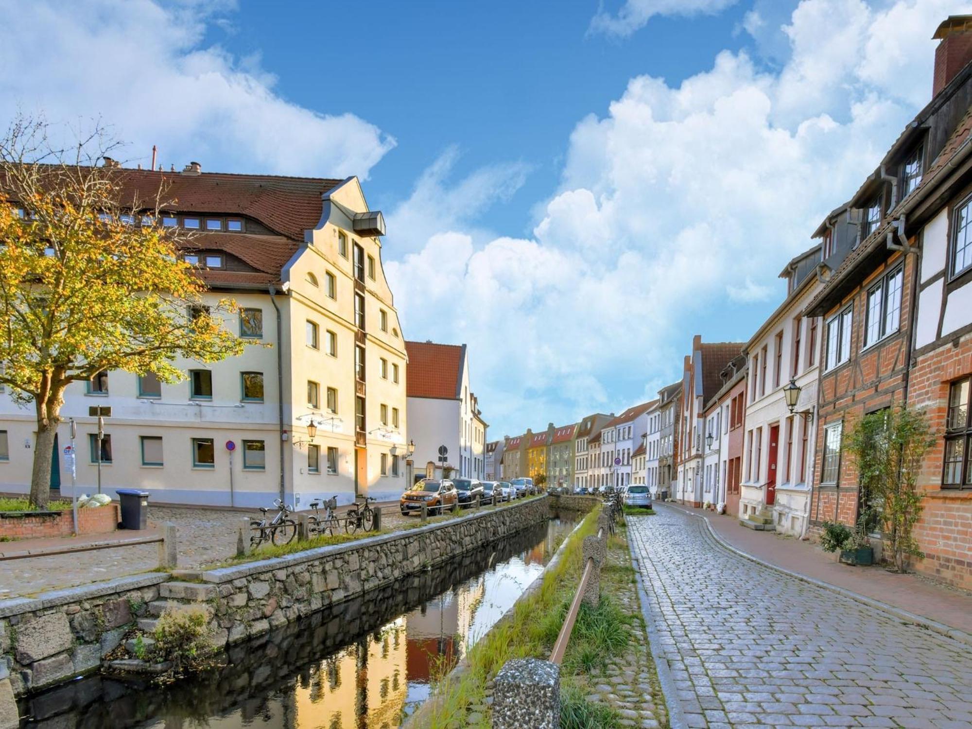 Modern Apartment In Wismar With Private Terrace Buitenkant foto